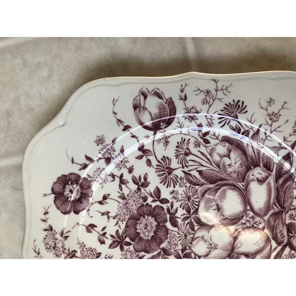 JOHNSON BROTHERS WINDSOR WARE   Square DINNER‎ PLATE Red & WHITE TULIP PATTERN